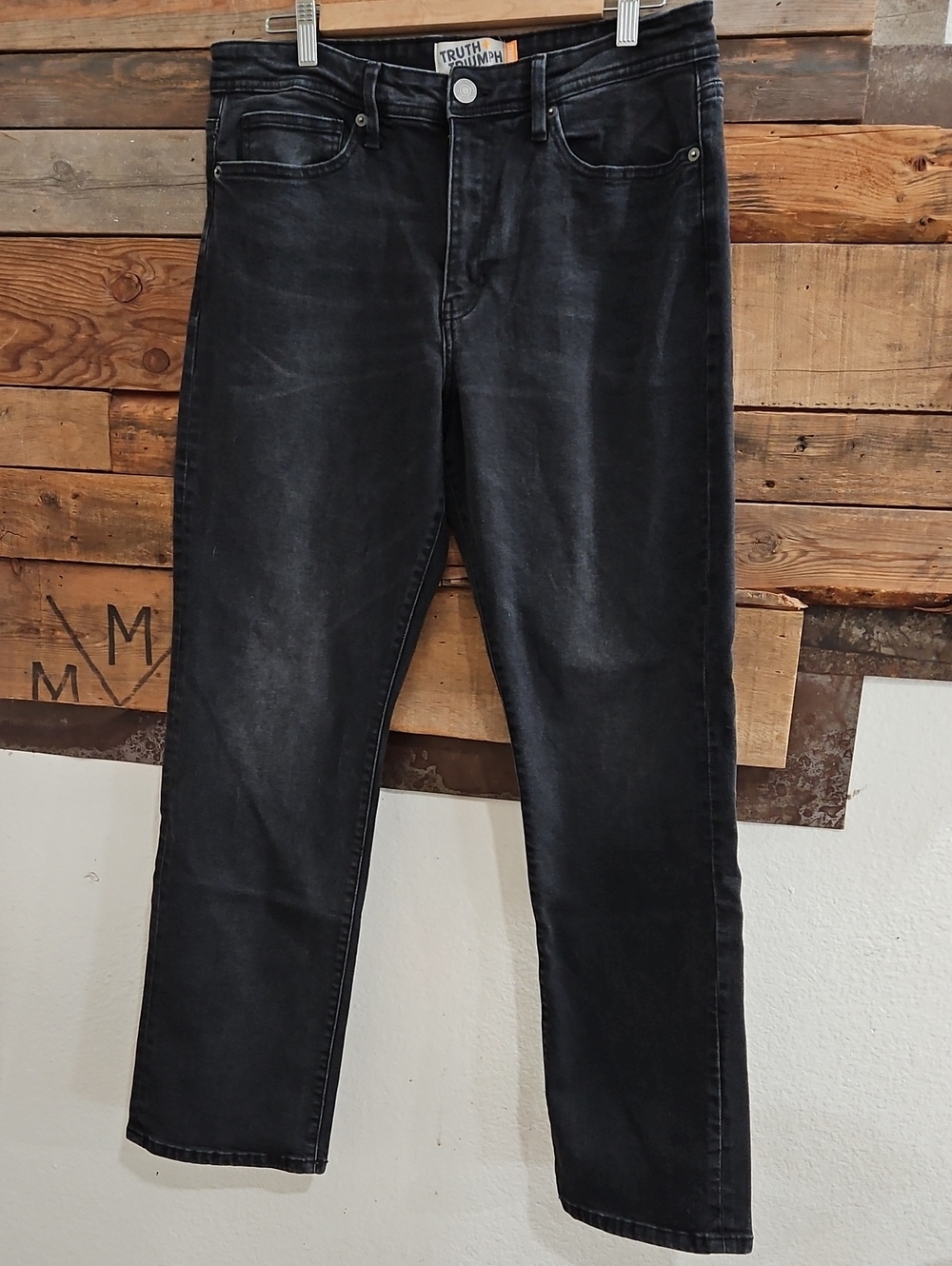 Truth Triumph Men's Black Washed Straight Jeans 33x32. B8n 8